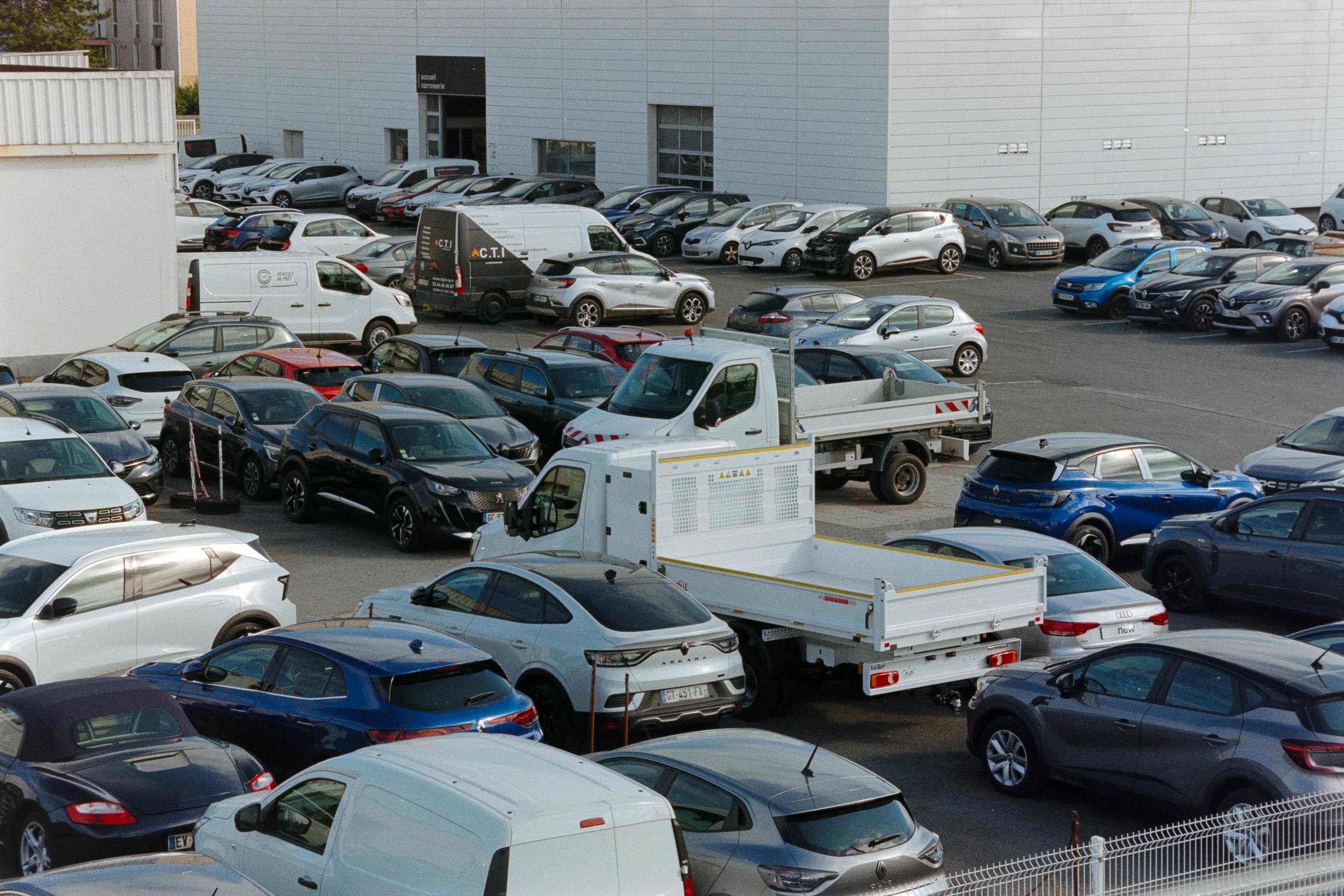 5 Signs Your Business Needs Fleet Management Services
